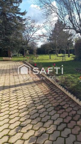 Jolie maison avec ces  3 chambres, un sous-sol, des dépendances,  un terrain de 3 873 m².