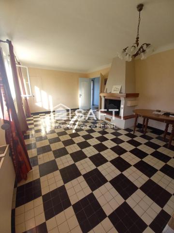 Jolie maison avec ces  3 chambres, un sous-sol, des dépendances,  un terrain de 3 873 m².