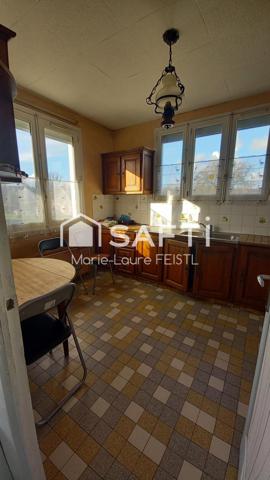 Jolie maison avec ces  3 chambres, un sous-sol, des dépendances,  un terrain de 3 873 m².