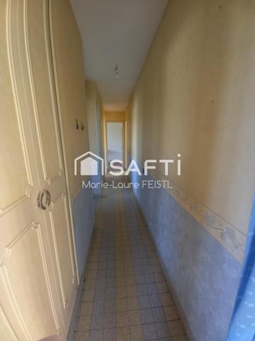 Jolie maison avec ces  3 chambres, un sous-sol, des dépendances,  un terrain de 3 873 m².