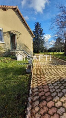 Jolie maison avec ces  3 chambres, un sous-sol, des dépendances,  un terrain de 3 873 m².