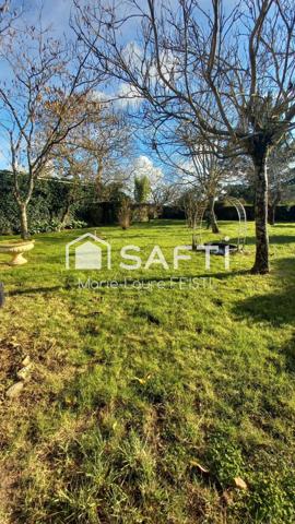 Jolie maison avec ces  3 chambres, un sous-sol, des dépendances,  un terrain de 3 873 m².