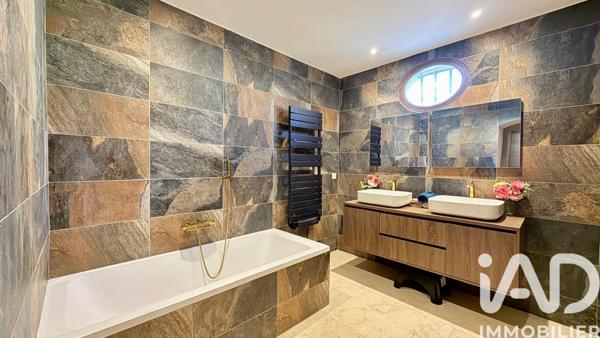 Maison à vendre 10 pièces 225 m² Carpentras