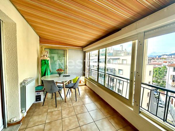RIQUIER (06300) : DERNIER ETAGE ! Grand studio de 30,11M2 avec vaste terrasse et véranda