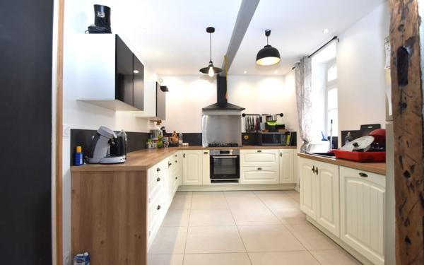 Maison à vendre    12 pièces •  Buanes