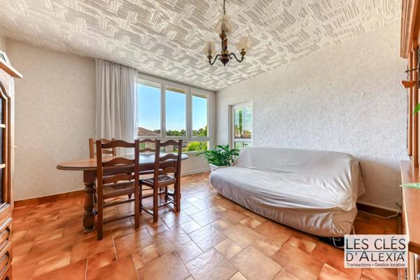 T4 traversant quartier PASTEUR, 75,83 m² / Loggia fermée / Balcon / Parking collectif