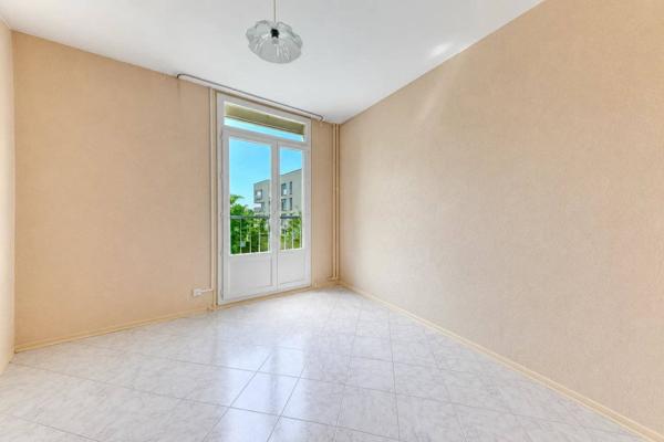 T4 traversant quartier PASTEUR, 75,83 m² / Loggia fermée / Balcon / Parking collectif