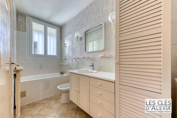 T4 traversant quartier PASTEUR, 75,83 m² / Loggia fermée / Balcon / Parking collectif