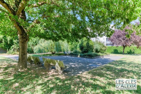 T4 traversant quartier PASTEUR, 75,83 m² / Loggia fermée / Balcon / Parking collectif