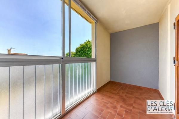 T4 traversant quartier PASTEUR, 75,83 m² / Loggia fermée / Balcon / Parking collectif