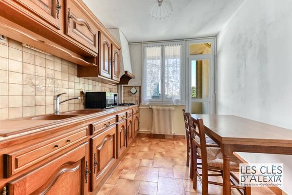 T4 traversant quartier PASTEUR, 75,83 m² / Loggia fermée / Balcon / Parking collectif