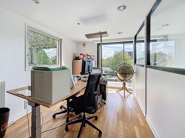Bureau Suresnes 5 pièce(s) 230 m2