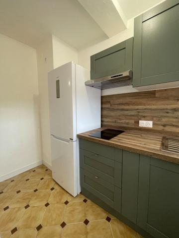 Studio entièrement rénové avec parking numérotée en Centre ville