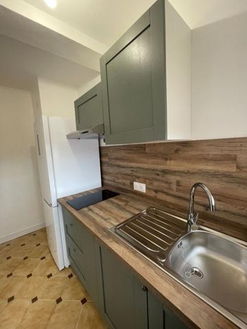 Studio entièrement rénové avec parking numérotée en Centre ville