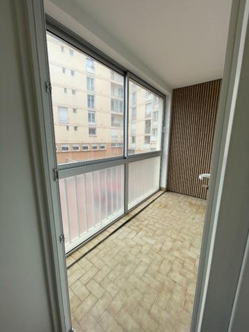 Studio entièrement rénové avec parking numérotée en Centre ville