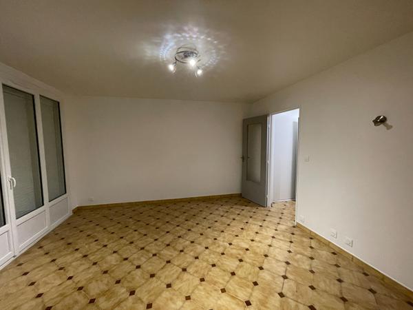 Studio entièrement rénové avec parking numérotée en Centre ville