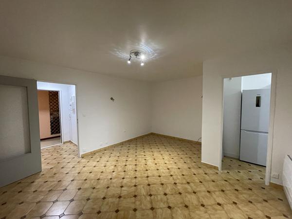 Studio entièrement rénové avec parking numérotée en Centre ville