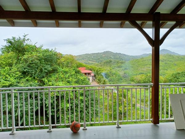 Appartement à louer    4 pièces • 124 m2 Le Marin