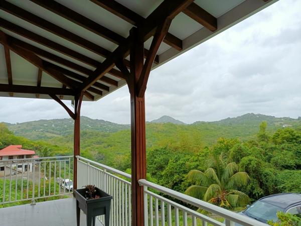 Appartement à louer    4 pièces • 124 m2 Le Marin