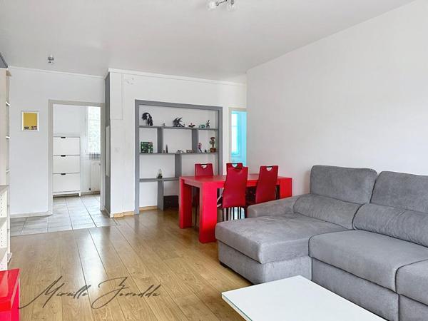 Appartement Nimes 3 pièces 64 m²  avec garage loggia et cave
