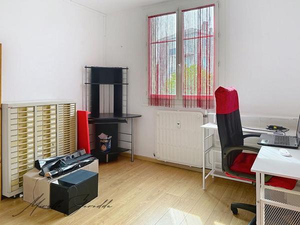 Appartement Nimes 3 pièces 64 m²  avec garage loggia et cave