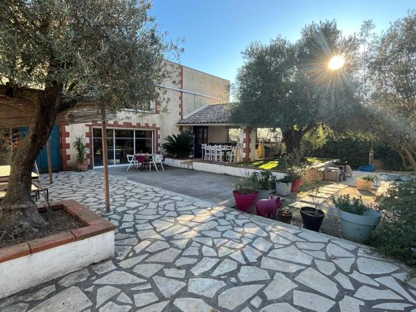 PROPRIETE COMPOSEE DE 5 GITES ET D’UNE GRANDE HABITATION PRIVEE, 2 PISCINES SUR TERRAIN ARBORE, ELNE