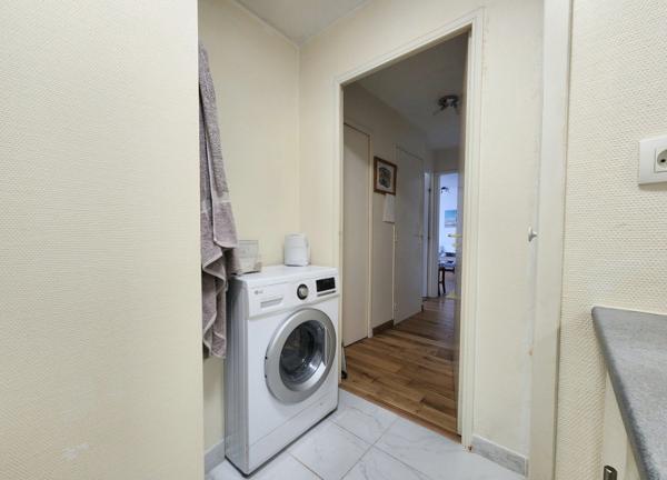 LA ROCHELLE – LES MINIMES – APPARTEMENT T2 AVEC TERRASSE 48m² PLEIN SUD VUE LAC ET PARKING SÉCURISÉ