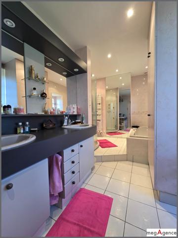 Maison à Fougères, 35133 - 9 pièces 225m²