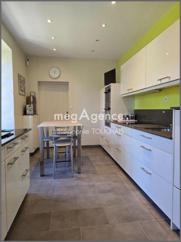 Maison à Fougères, 35133 - 9 pièces 225m²