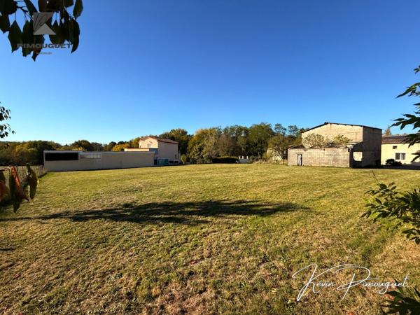 Terrain constructible 1542 m² – Garage existant – Lamothe-Montravel