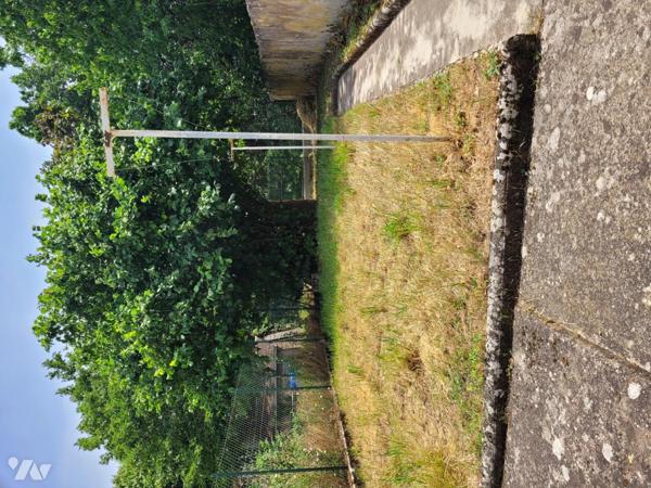 GRAY, haut de ville, maison avec jardin et cave.