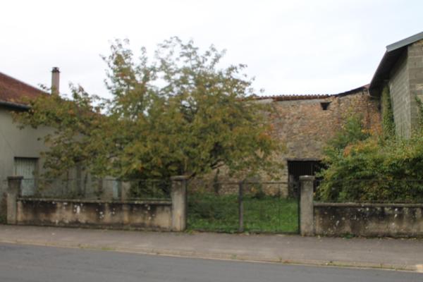 maison de village avec jardin , garage et dependances