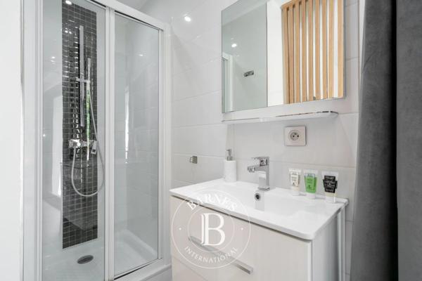 Vallauris, Villa 4 Chambres -  213 m² à vendre