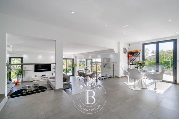 Vallauris, Villa 4 Chambres -  213 m² à vendre