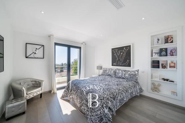 Vallauris, Villa 4 Chambres -  213 m² à vendre