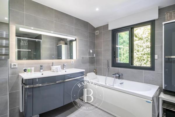 Vallauris, Villa 4 Chambres -  213 m² à vendre