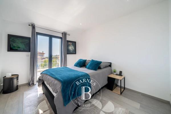 Vallauris, Villa 4 Chambres -  213 m² à vendre