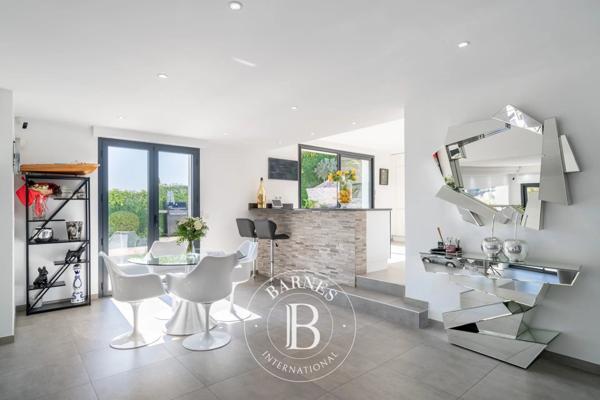 Vallauris, Villa 4 Chambres -  213 m² à vendre