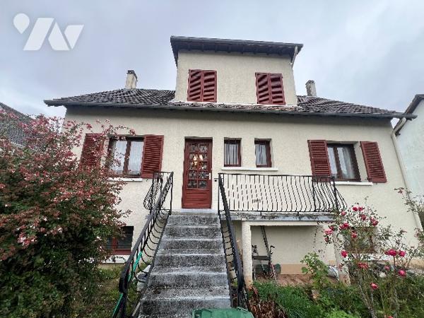 Maison au centre ville de Panazol à rafraichir avec rez-de-chaussée, premier étage, second étage.