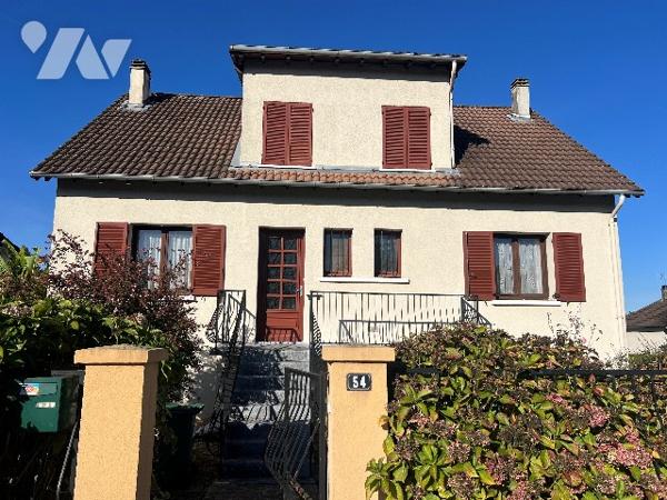 Maison au centre ville de Panazol à rafraichir avec rez-de-chaussée, premier étage, second étage.