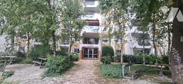 Saint-Etienne Bergson T4 avec ascenseur, garage individuel et parking collectif fermé.