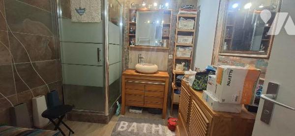 Saint-Etienne Bergson T4 avec ascenseur, garage individuel et parking collectif fermé.