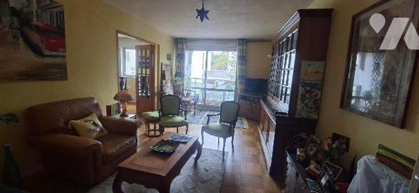 Saint-Etienne Bergson T4 avec ascenseur, garage individuel et parking collectif fermé.