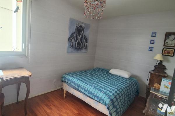 Saint-Etienne Bergson T4 avec ascenseur, garage individuel et parking collectif fermé.