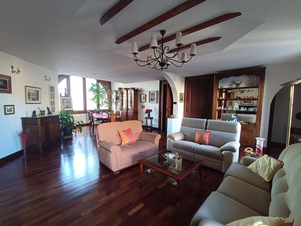 Frontignan centre ville - Magnifique appartement T6 de 248 M² avec terrasse...