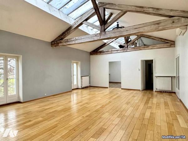 À vendre à VOIRON – Appartement T5 plein de charme avec superbe pièce de vie – 