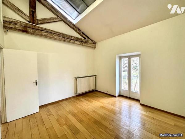 À vendre à VOIRON – Appartement T5 plein de charme avec superbe pièce de vie – 