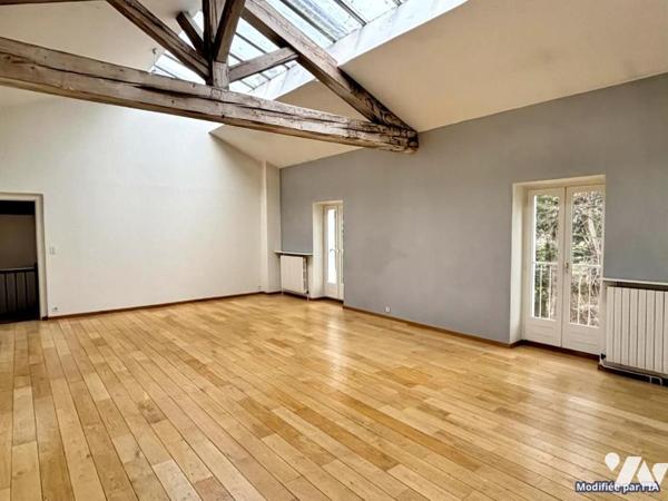 À vendre à VOIRON – Appartement T5 plein de charme avec superbe pièce de vie – 