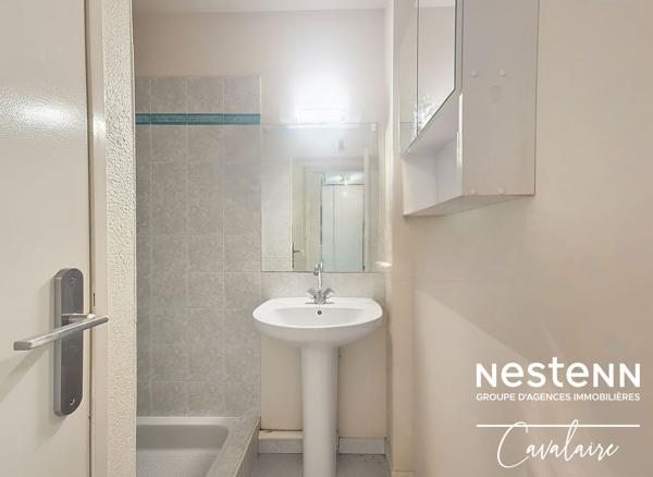 Appartement 2 pièces sur Cavalaire - résidence avec piscine - 2 stationnements et un garage