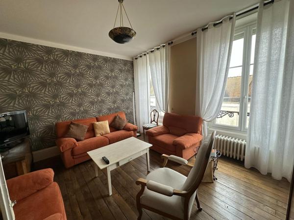 Appartement centre ville Gien, 3 pièces, 2 chambres, 98 m²
